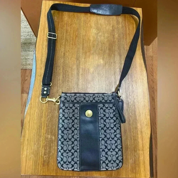 Vintage COACH monogram Black and White Crossbody Bag - Picture 2 of 9